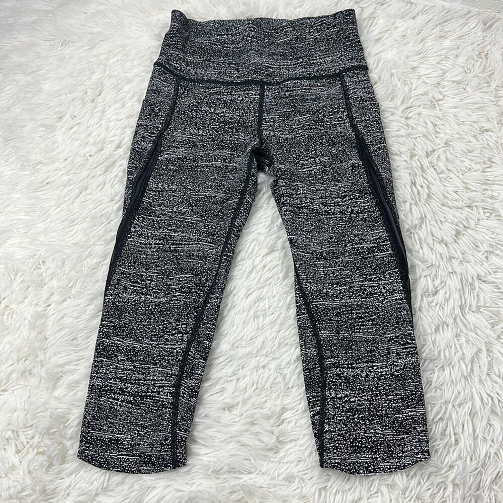 Lululemon Pace Perfect Crop (17") Air Time White Black / Black